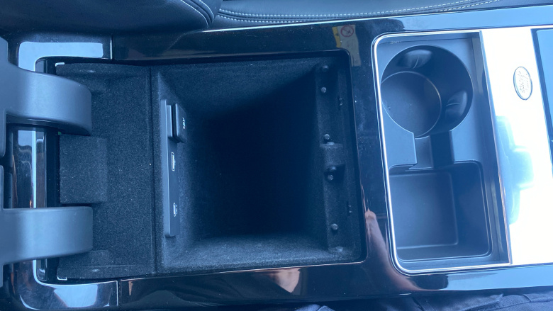 Land Rover Range Rover Velar 3.0 D300 MHEV R-Dynamic SE 5dr Auto Diesel Estate